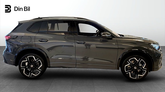 Volkswagen Tiguan 2 of 5