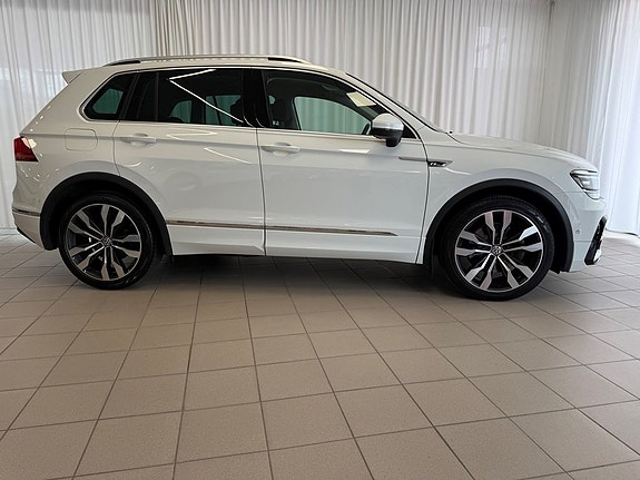Volkswagen Tiguan 2 of 5