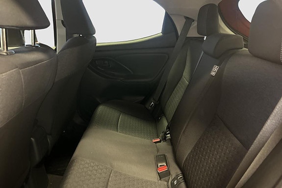Toyota Yaris 11 of 12