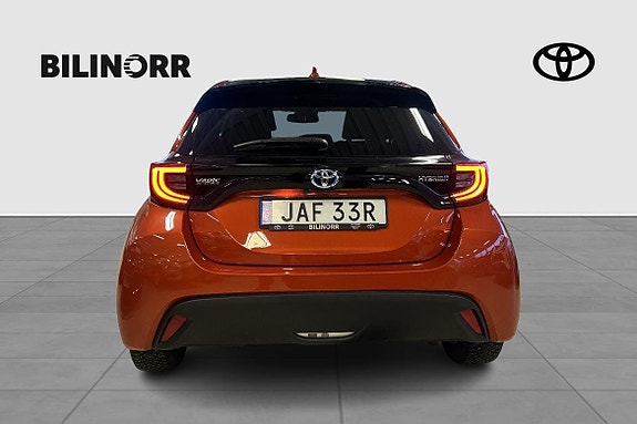 Toyota Yaris 6 of 12