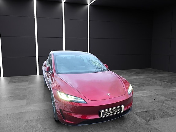 Tesla Model 3 4 of 16