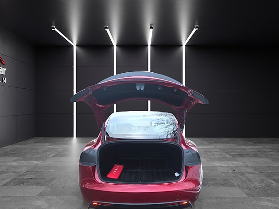 Tesla Model 3 16 of 16