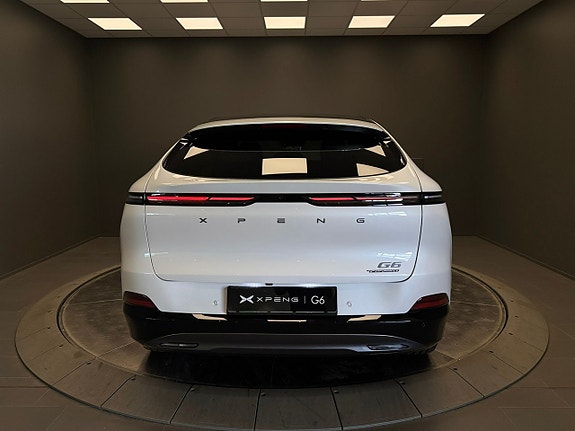 XPeng G6 4 of 5