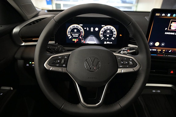 Volkswagen T-Roc 12 of 26