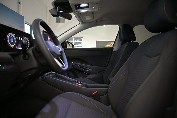 Volkswagen T-Roc 13 of 26