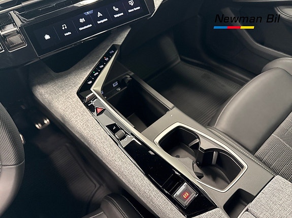 Peugeot e-5008 12 of 13