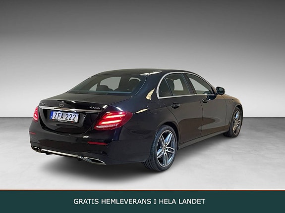 Mercedes-Benz E220 2 of 5