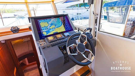 Nord Star 33+ | 2x Yanmar 8LV-370 (2x 370 hp, diesel) 21 of 30