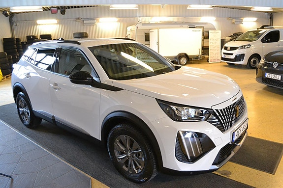Peugeot 2008 2 of 5