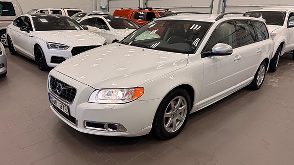 Volvo V70 3 of 5