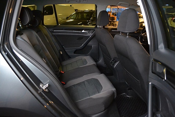 Volkswagen Golf VII 7 of 16