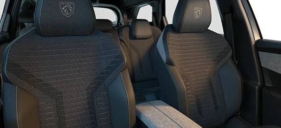 Peugeot e-5008 8 of 8