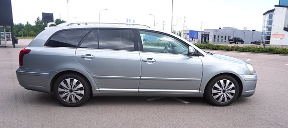 Toyota Avensis 7 of 14