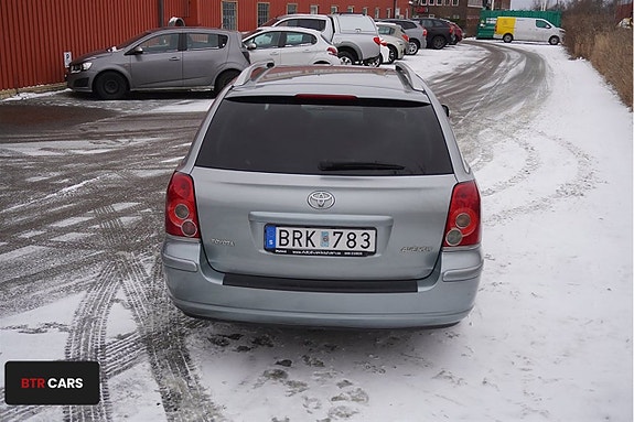 Toyota Avensis 4 of 5