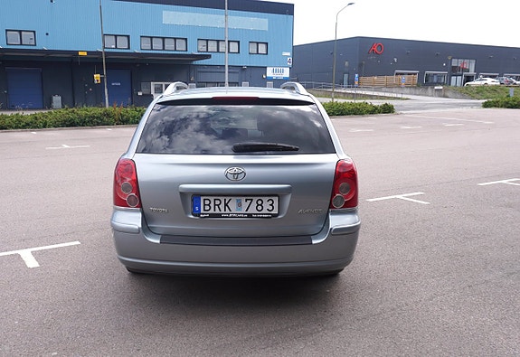 Toyota Avensis 4 of 5