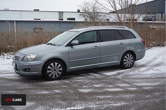 Toyota Avensis 2 of 5