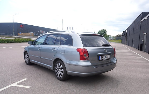Toyota Avensis 3 of 5