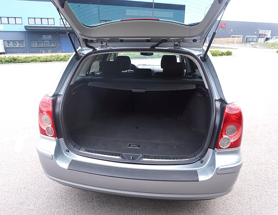 Toyota Avensis 5 of 5