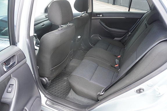 Toyota Avensis 10 of 14