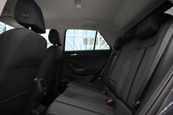 Volkswagen T-Roc 13 of 22