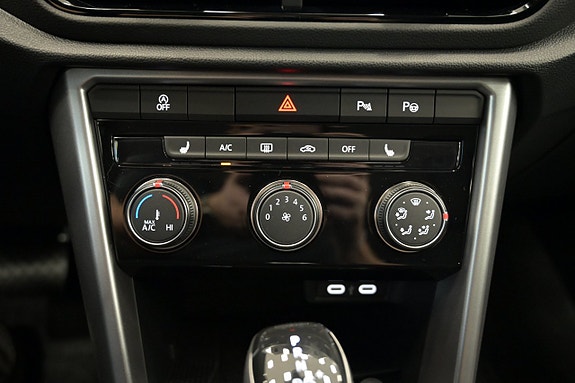 Volkswagen T-Roc 18 of 22