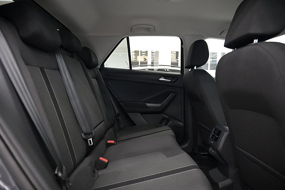 Volkswagen T-Roc 12 of 22