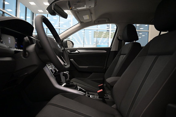 Volkswagen T-Roc 10 of 22