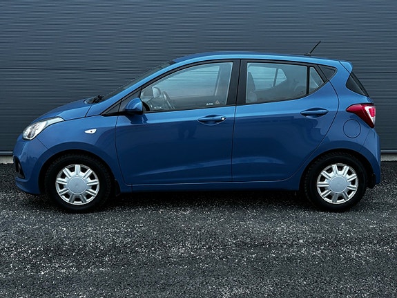 Hyundai i10 2 of 5