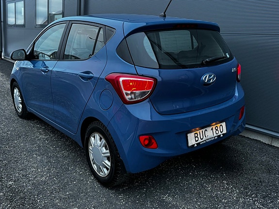 Hyundai i10 4 of 5