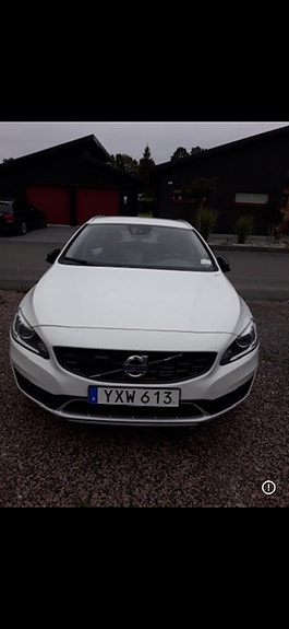Volvo V60 Cross Country 3 of 3