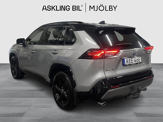 Toyota RAV4 3 of 5