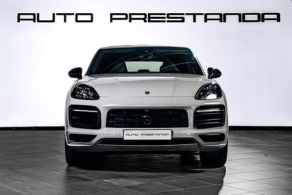 Porsche Cayenne 3 of 5