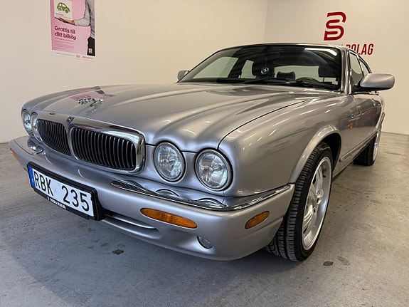 Jaguar XJ 15 of 15