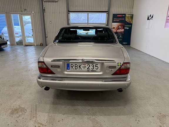 Jaguar XJ 5 of 15