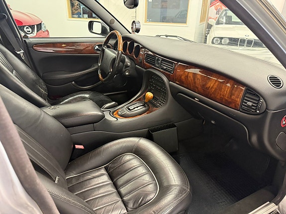 Jaguar XJ 8 of 15
