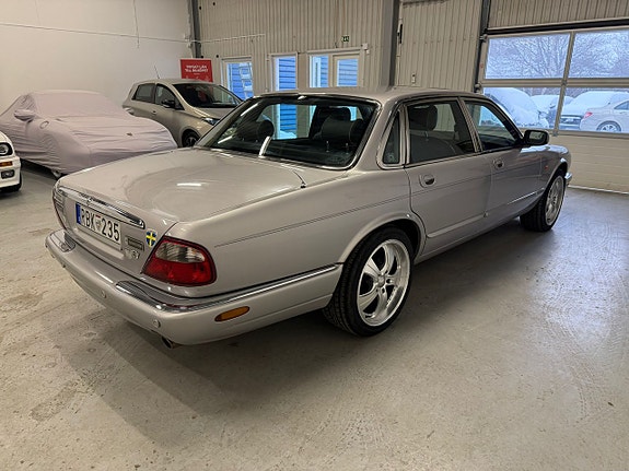 Jaguar XJ 6 of 15