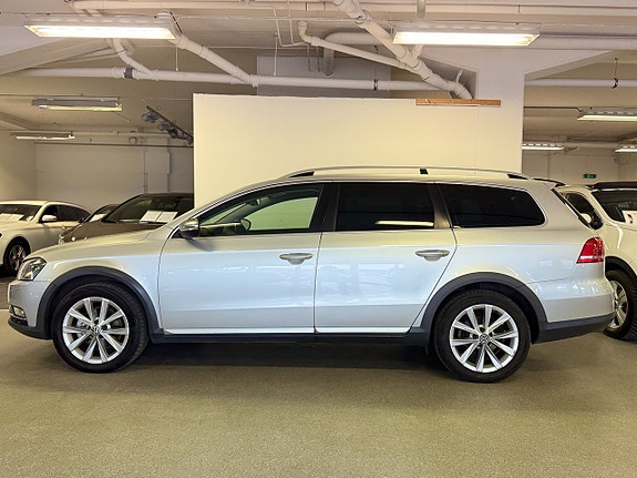 Volkswagen Passat Alltrack 2 of 5