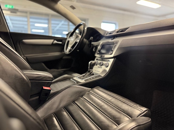 Volkswagen Passat Alltrack 12 of 14