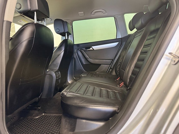 Volkswagen Passat Alltrack 13 of 14