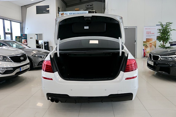 BMW 520d 4 of 5