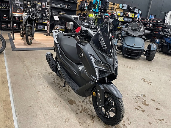 Voge SR1 125cc 3 of 6