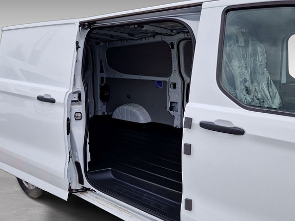 Ford Transit Custom 13 of 18