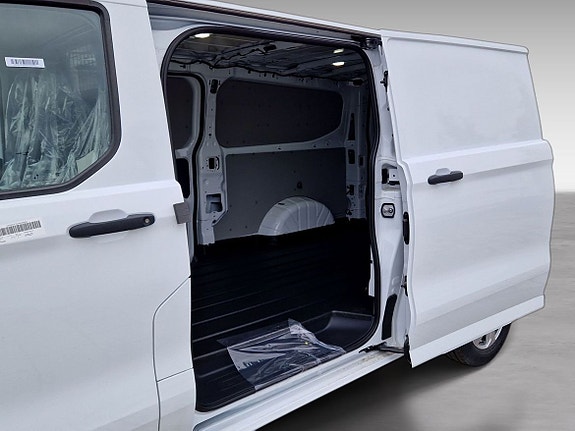 Ford Transit Custom 12 of 18