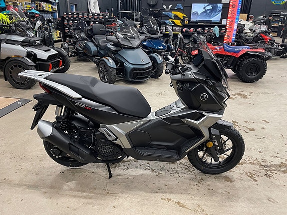 Voge SR1 ADV 125cc 4 of 5