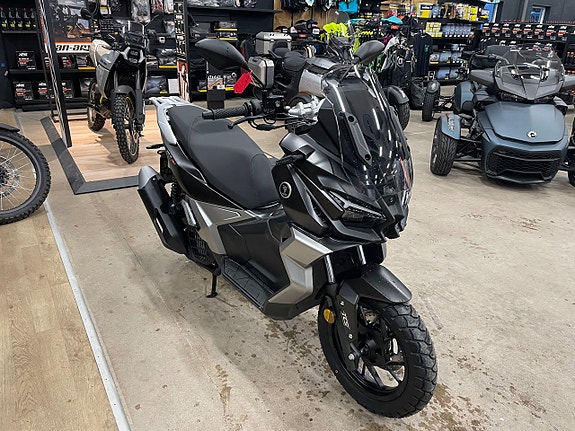 Voge SR1 ADV 125cc 3 of 5