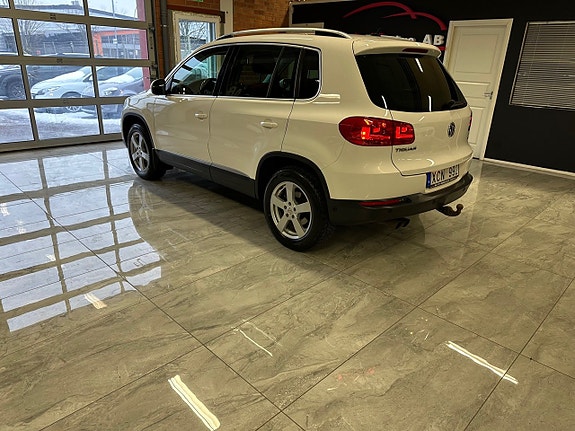 Volkswagen Tiguan 2 of 21