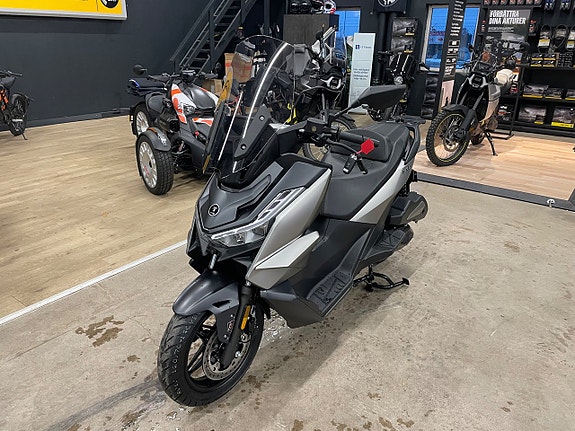 Voge SR3 250cc 2 of 5