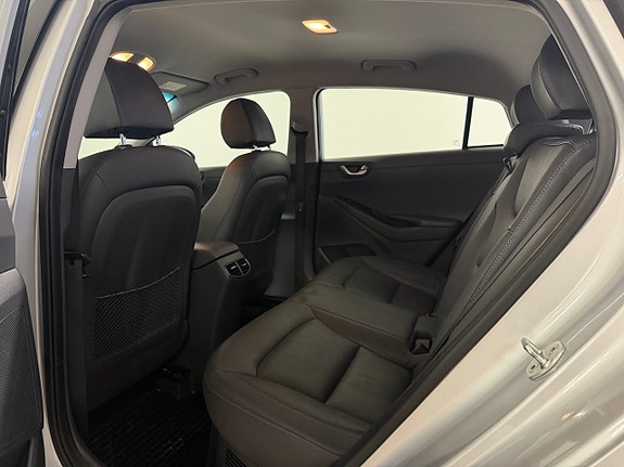 Hyundai IONIQ 11 of 11