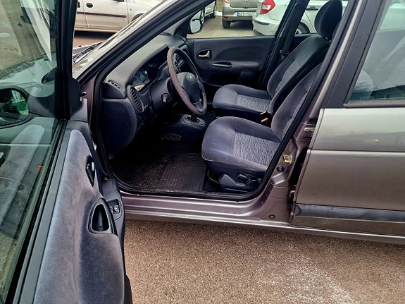 Renault Megane I 9 of 16