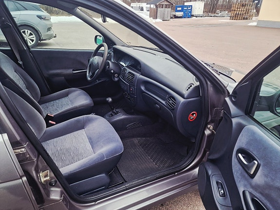 Renault Megane I 11 of 16